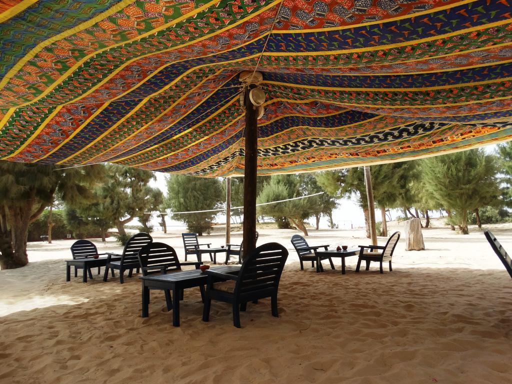 Hotel Mermoz Saint-Louis Buitenkant foto