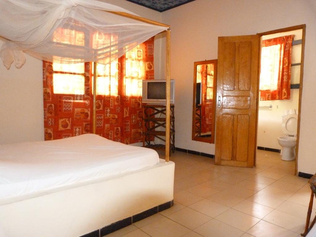 Hotel Mermoz Saint-Louis Buitenkant foto