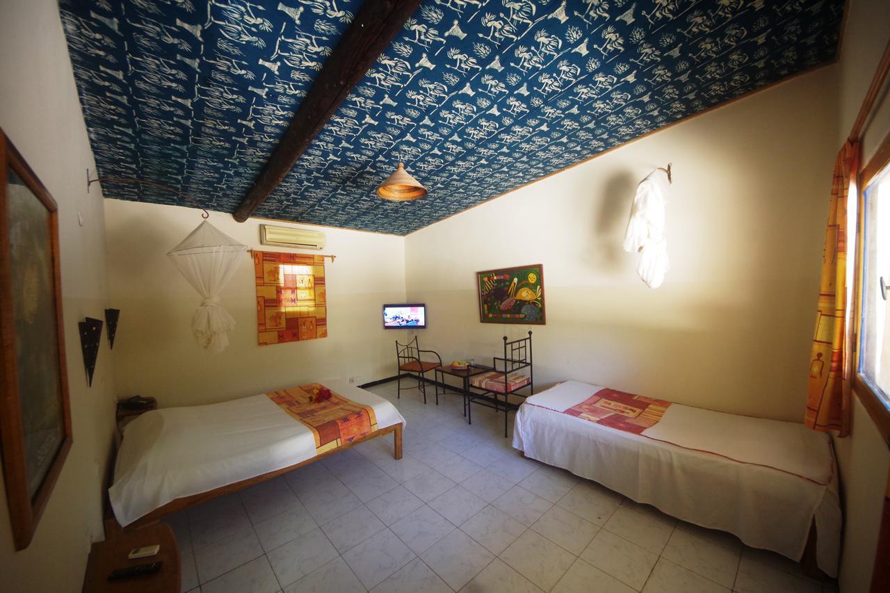 Hotel Mermoz Saint-Louis Buitenkant foto