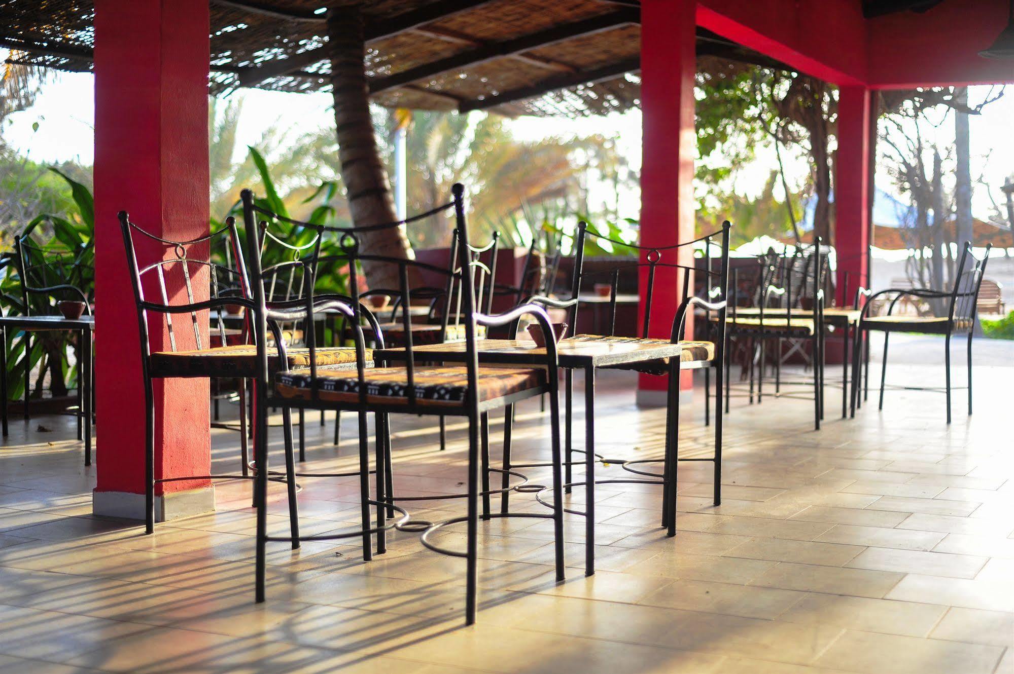 Hotel Mermoz Saint-Louis Buitenkant foto